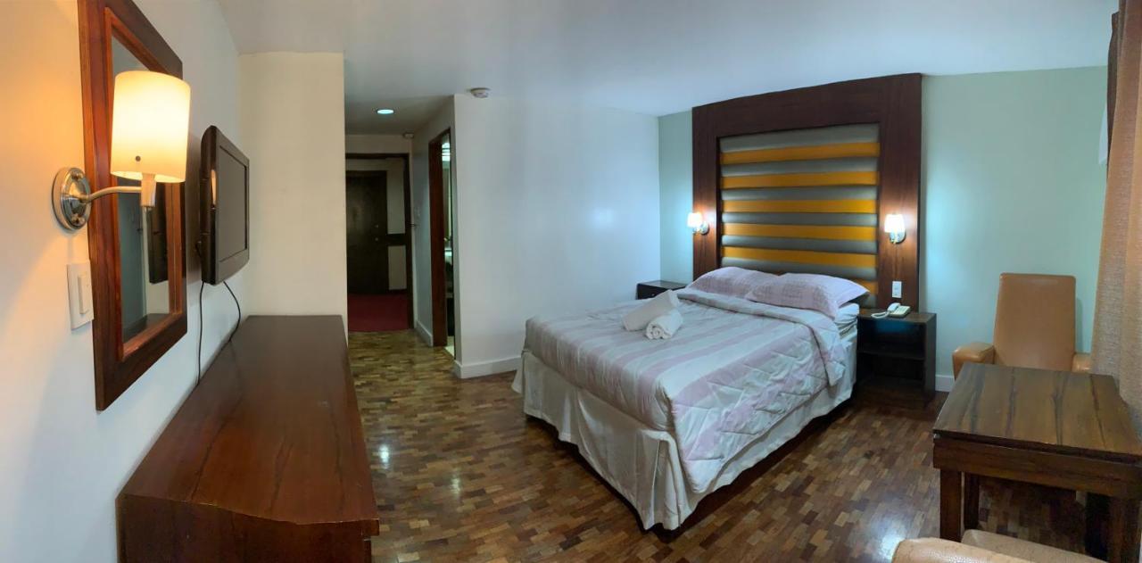 Maharajah Hotel Angeles Esterno foto